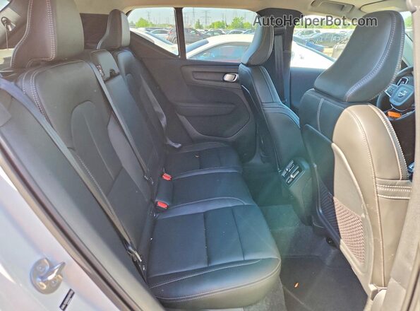 YV4L12UC8S2597736 2025 VOLVO XC40 White Вид задніх сидінь