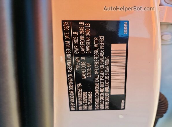 YV4L12UC8S2597736 2025 VOLVO XC40 White Вид підкапотного простору