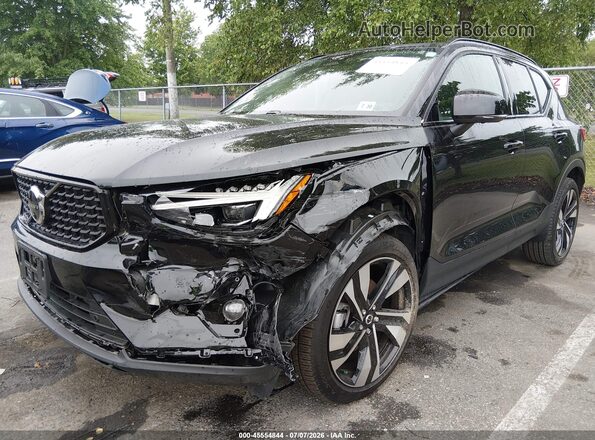 YV4L12UC8S2609044 2025 VOLVO XC40 Black წინა ხედი
