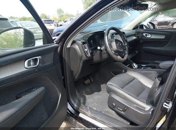 YV4L12UE0S2489841 2025 VOLVO XC40 Черный Вид салона спереди