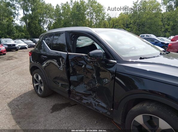YV4L12UE0S2489841 2025 VOLVO XC40 Черный Вид спереди
