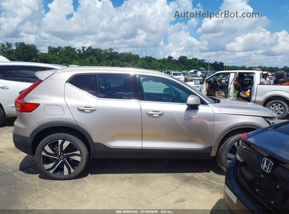 YV4L12UE1P2049974 2023 VOLVO XC40 Gold Rear interior view