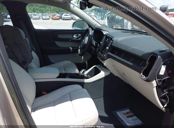 YV4L12UE1P2049974 2023 VOLVO XC40 Gold Front interior view