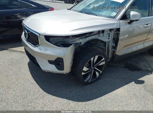 YV4L12UE1P2049974 2023 VOLVO XC40 Gold Front view