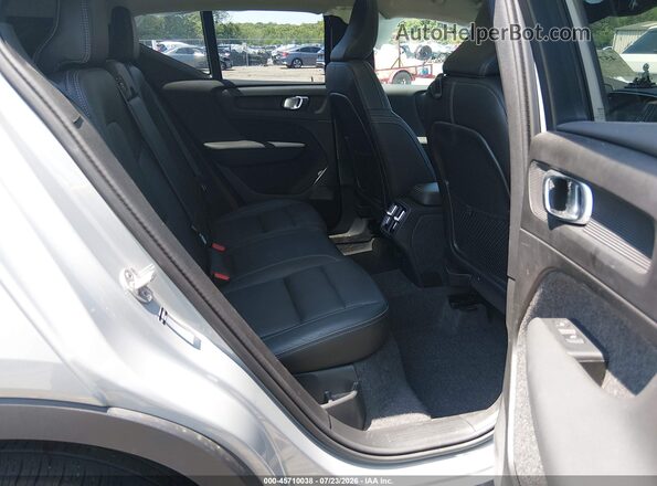 YV4L12UE2S2488612 2025 VOLVO XC40 Gray VIN კოდის სტიკერის ხედი