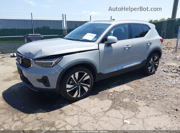 YV4L12UE2S2488612 2025 VOLVO XC40 Gray წინა მარცხენა ხედი სამი მეოთხედიდან