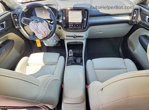 YV4L12UE2S2555855 2025 VOLVO XC40 White Widok deski rozdzielczej