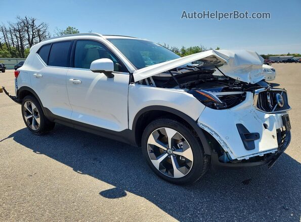 YV4L12UE2S2555855 2025 VOLVO XC40 White Przód prawy