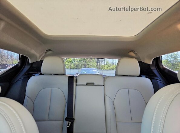 YV4L12UE2S2555855 2025 VOLVO XC40 White Widok tylnych siedzeń