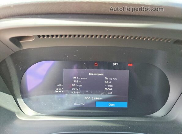 YV4L12UE4S2461637 2025 VOLVO XC40 Зеленый Вид щитка приборов