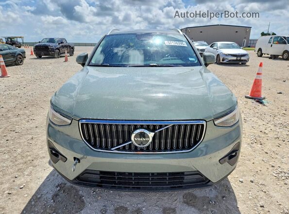 YV4L12UE4S2461637 2025 VOLVO XC40 Зеленый Вид спереди