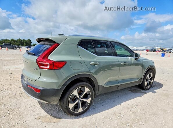YV4L12UE4S2461637 2025 VOLVO XC40 Зеленый Задняя правая четверть