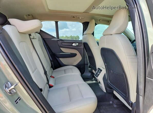 YV4L12UE4S2461637 2025 VOLVO XC40 Зеленый Вид задней части салона