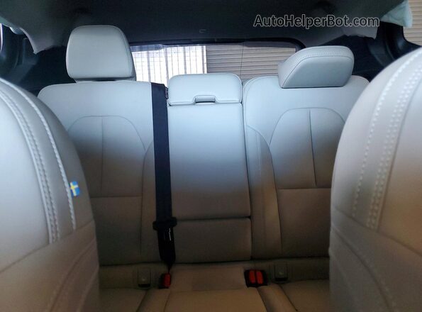 YV4L12UE6S2531168 2025 VOLVO XC40 Gray Widok tylnych siedzeń