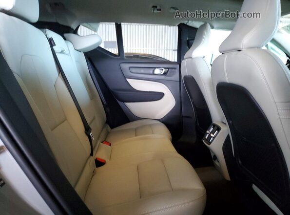 YV4L12UE6S2531168 2025 VOLVO XC40 Gray Widok wnętrza z tyłu