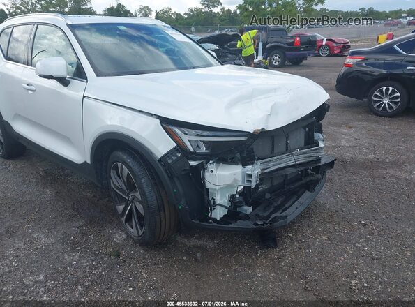 YV4L12UE7R2204904 2024 VOLVO XC40 White წინა ხედი
