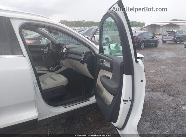 YV4L12UE7R2204904 2024 VOLVO XC40 White წინა სალონის ხედი