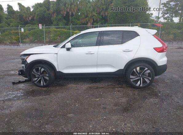 YV4L12UE7R2204904 2024 VOLVO XC40 White უკანა სალონის ხედი