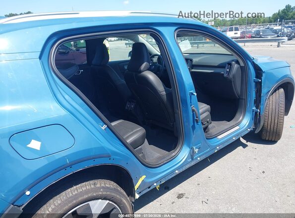 YV4L12UE7S2587541 2025 VOLVO XC40 Синий Вид спереди