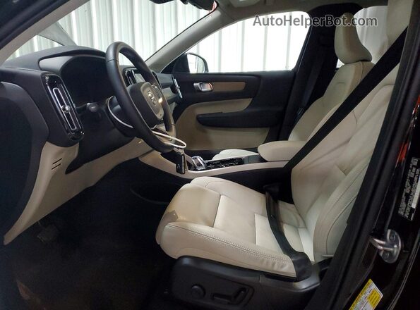 YV4L12UE9R2269043 2024 VOLVO XC40 Black Vista interior delantera