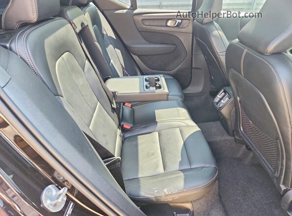 YV4L12UEXS2608883 2025 VOLVO XC40 Black Widok wnętrza z tyłu