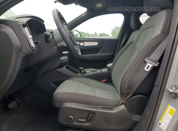 YV4L12UJ0S2477704 2025 VOLVO XC40 Gray Widok wnętrza z przodu