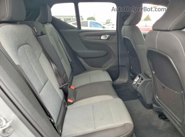 YV4L12UJ0S2477704 2025 VOLVO XC40 Gray Widok tylnych siedzeń
