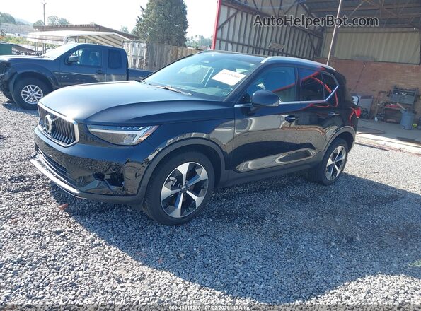 YV4L12UJ2S2469636 2025 VOLVO XC40 Black Առջևի ձախ երեք քառորդ տեսարան