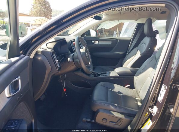 YV4L12UJ2S2469636 2025 VOLVO XC40 Black Սալոնի դիմացի տեսք