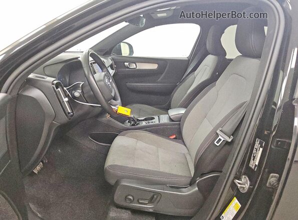 YV4L12UJ3S2474604 2025 VOLVO XC40 Черный Вид салона спереди