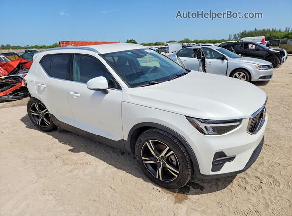 YV4L12UJ5S2544331 2025 VOLVO XC40 Белый Передняя правая четверть