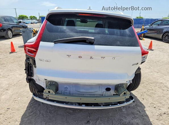 YV4L12UJ5S2544331 2025 VOLVO XC40 Белый Вид сзади