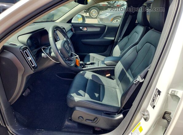 YV4L12UJ5S2544331 2025 VOLVO XC40 Белый Вид салона спереди