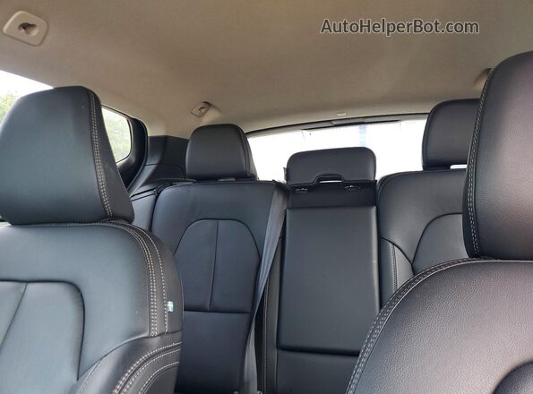 YV4L12UK1T2704506 2026 VOLVO XC40 Blue უკანა სავარძლების ხედი