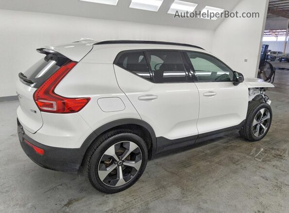 YV4L12UK2R2211653 2024 VOLVO XC40 White უკანა მარჯვენა