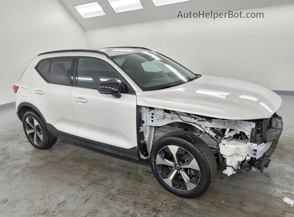 YV4L12UK2R2211653 2024 VOLVO XC40 White წინა მარჯვენა