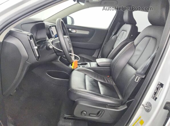YV4L12UK2R2211653 2024 VOLVO XC40 White წინა სალონის ხედი