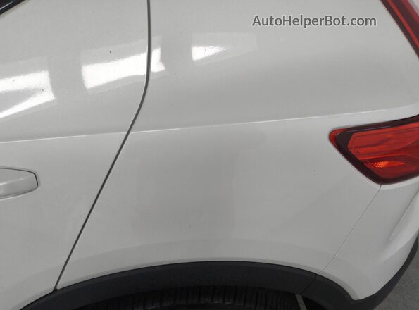 YV4L12UK2R2211653 2024 VOLVO XC40 White 