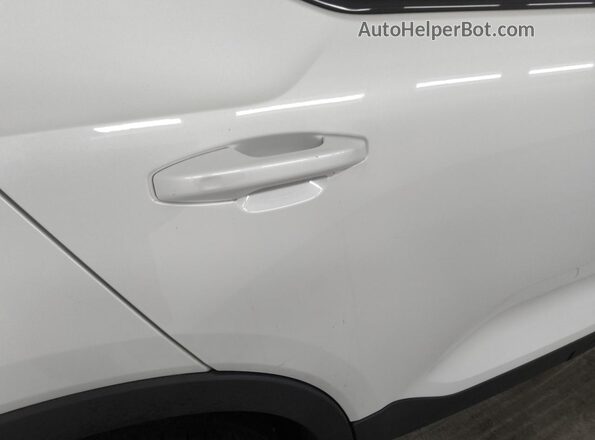 YV4L12UK2R2211653 2024 VOLVO XC40 White 