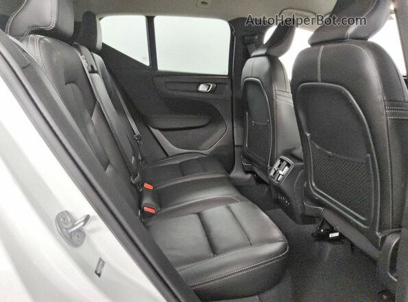 YV4L12UK2R2211653 2024 VOLVO XC40 White უკანა სალონის ხედი