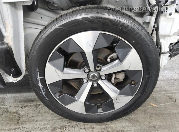YV4L12UK2R2211653 2024 VOLVO XC40 White 