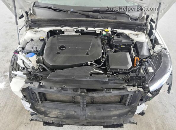 YV4L12UK2R2211653 2024 VOLVO XC40 White ძრავის განყოფილების ხედი