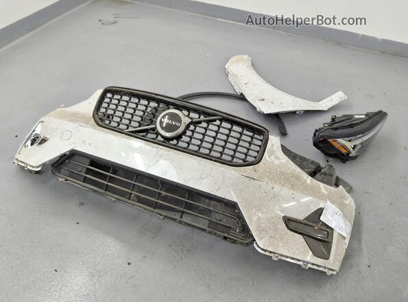 YV4L12UK2R2211653 2024 VOLVO XC40 White VIN კოდის სტიკერის ხედი