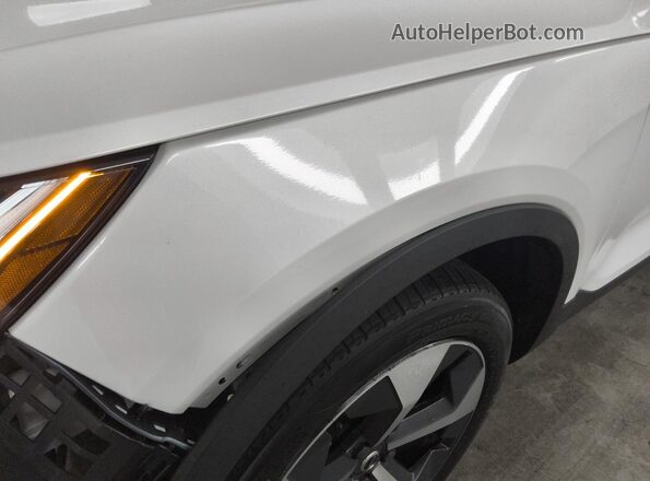YV4L12UK2R2211653 2024 VOLVO XC40 White 