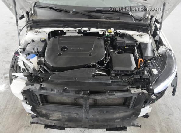 YV4L12UK2R2211653 2024 VOLVO XC40 White 
