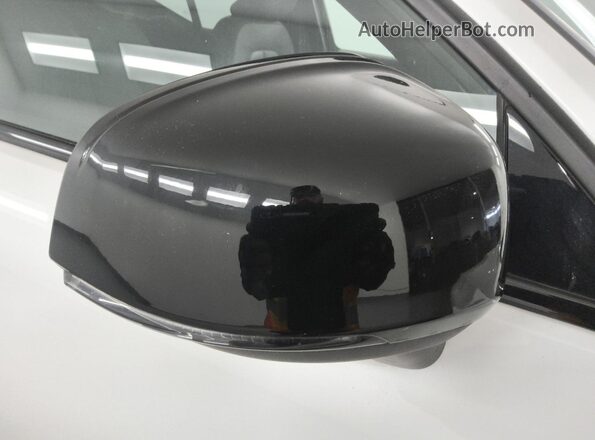YV4L12UK2R2211653 2024 VOLVO XC40 White 