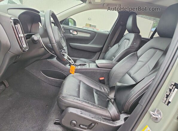 YV4L12UK5R2215860 2024 VOLVO XC40 Green წინა სალონის ხედი