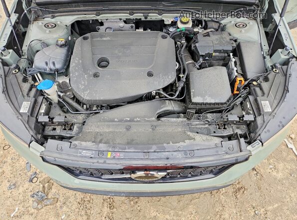 YV4L12UK5R2215860 2024 VOLVO XC40 Green ძრავის განყოფილების ხედი