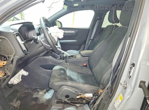 YV4L12UL2R2289486 2024 VOLVO XC40 Gray წინა სალონის ხედი
