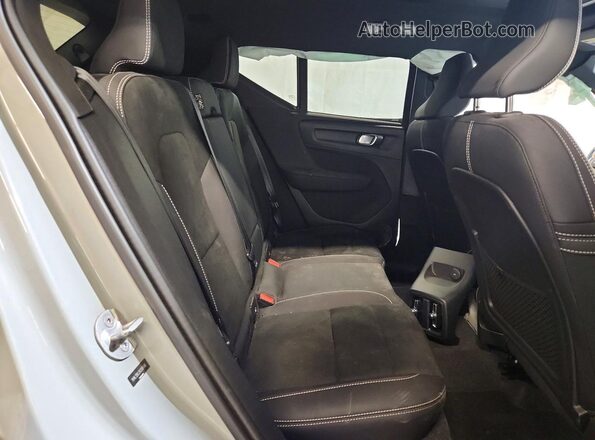 YV4L12UL2R2289486 2024 VOLVO XC40 Gray უკანა სალონის ხედი